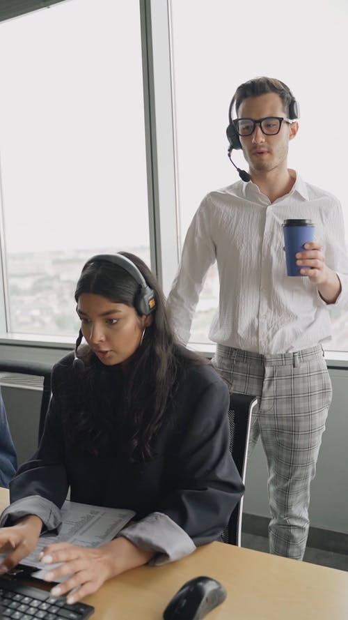 有关人, 呼叫中心, 垂直视频的免费素材视频