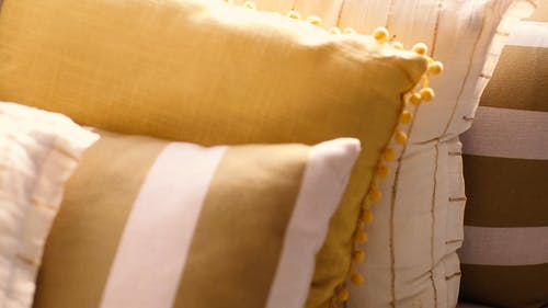 有关Throw Pillows, 柔软的, 条纹的免费素材视频