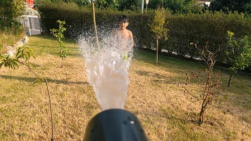 有关享受, 儿童, 半裸的免费素材视频