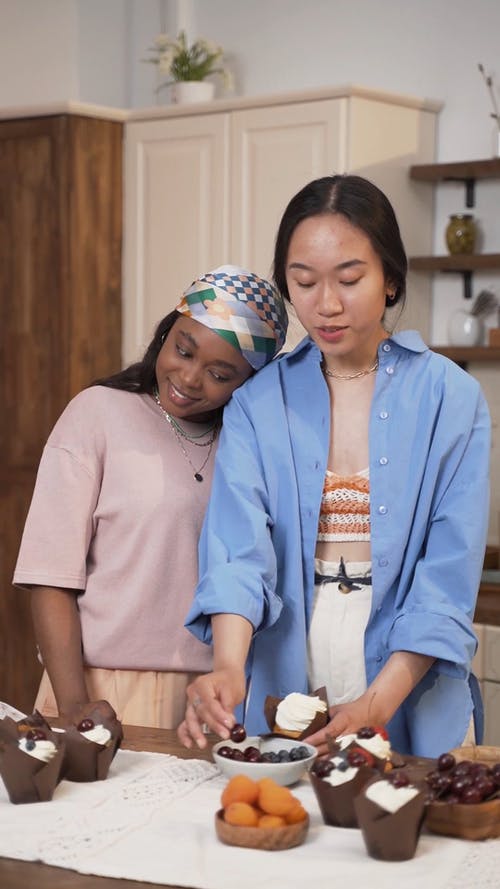 有关可口, 垂直视频, 室内的免费素材视频