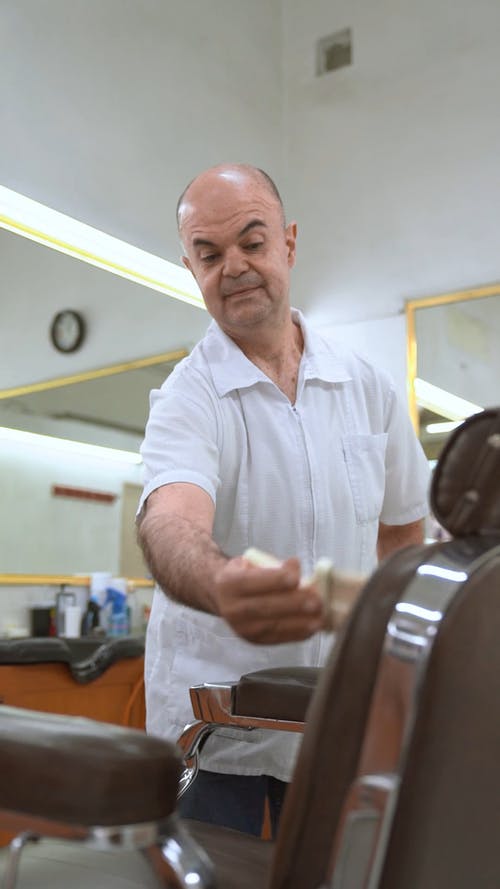 有关人, 刷子, 垂直视频的免费素材视频