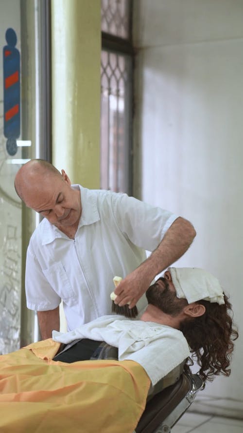 有关刷子, 垂直视频, 握住的免费素材视频