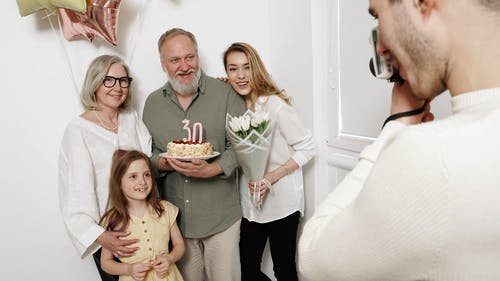 有关一束鲜花, 孙女, 孩子的免费素材视频