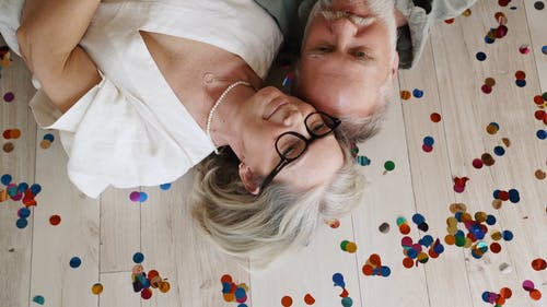 有关一对, 五彩纸屑, 人的免费素材视频