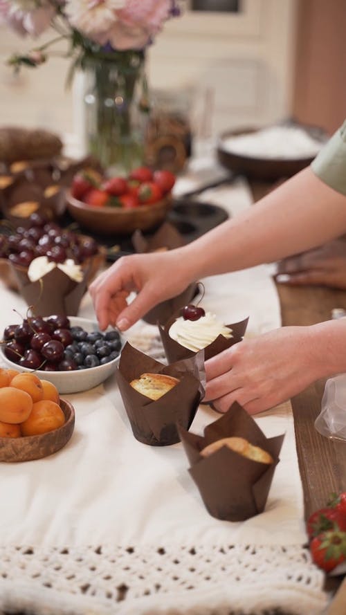 有关垂直视频, 手, 把的免费素材视频