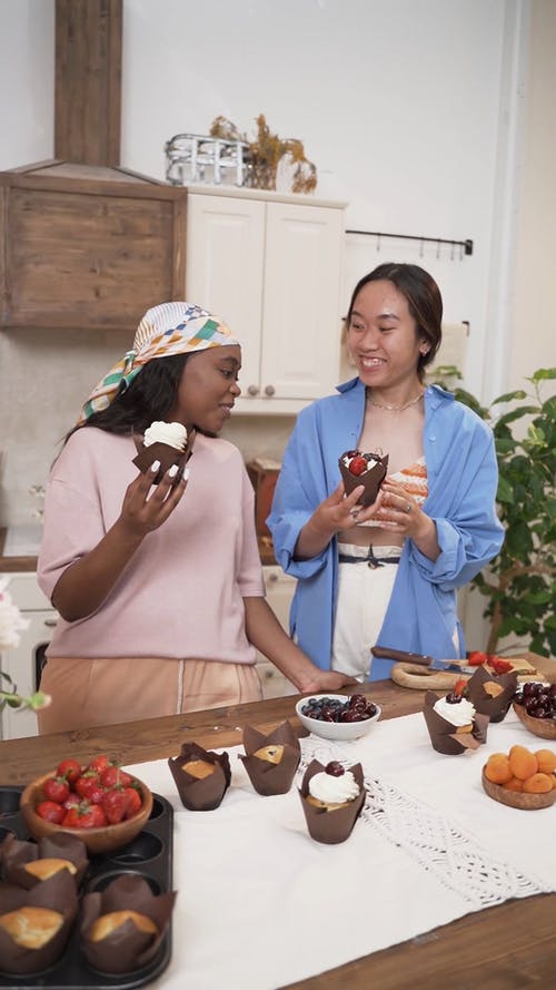 有关可口, 垂直视频, 室内的免费素材视频