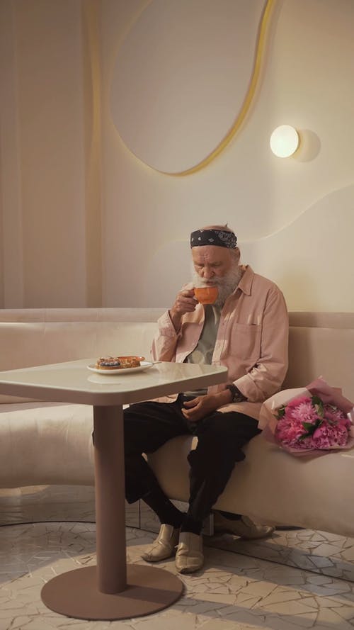 有关一束鲜花, 人, 咖啡厅的免费素材视频