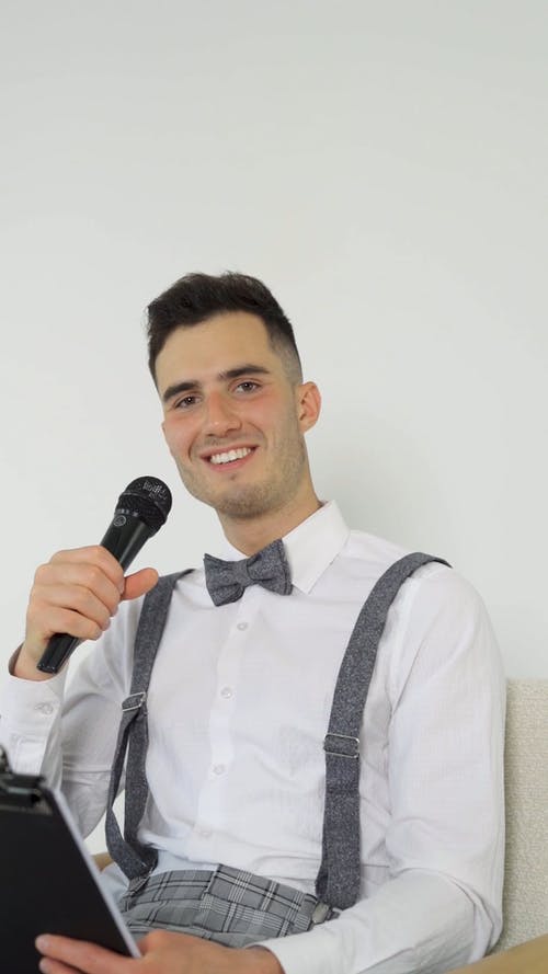 有关主办, 人, 单人沙发的免费素材视频