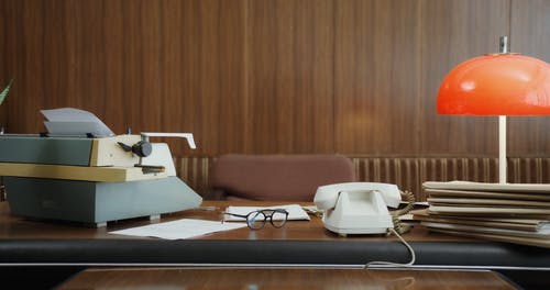 有关坐, 复古风格, 女人的免费素材视频