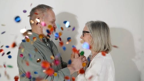 有关一对, 五彩纸屑, 人的免费素材视频