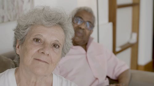 有关倾斜的头, 凝视, 女人的免费素材视频