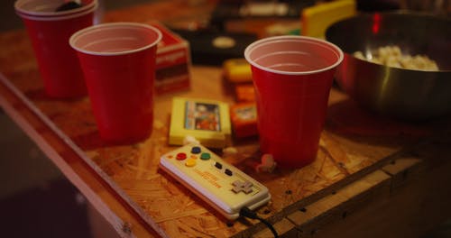 有关事情, 控制器, 木桌的免费素材视频