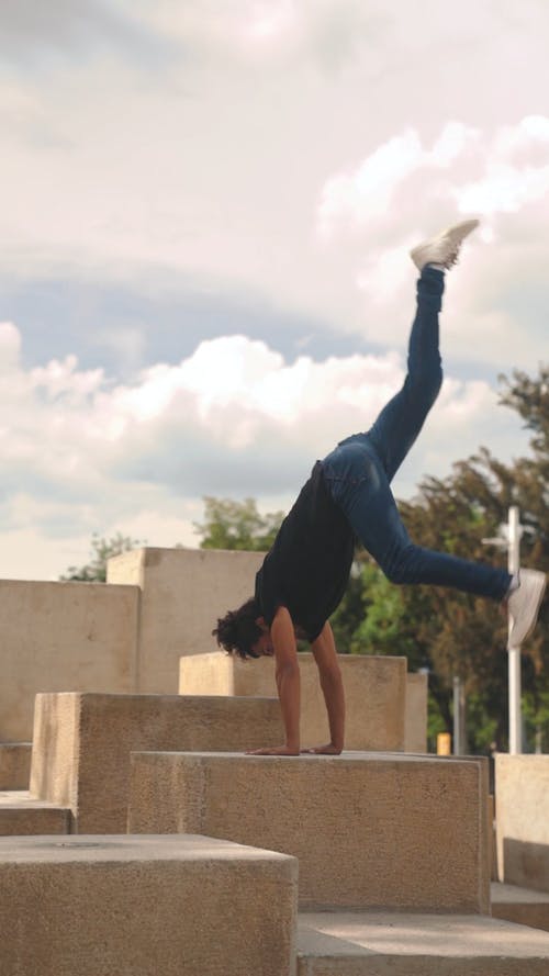 有关倒立, 垂直视频, 平衡的免费素材视频