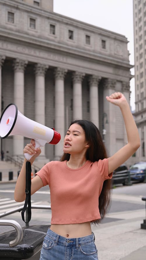 有关人权, 垂直视频, 城市的免费素材视频