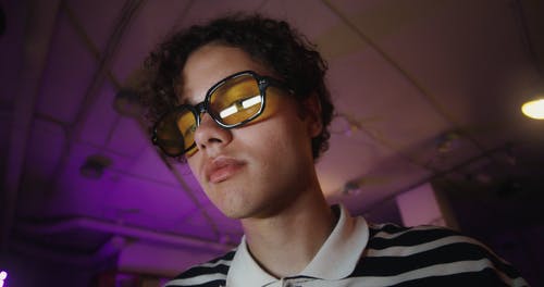 有关人, 特写, 看着屏幕的免费素材视频