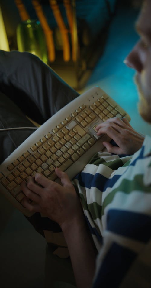 有关80年代, 人, 垂直视频的免费素材视频