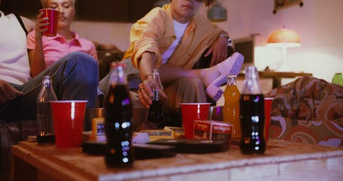 有关80年代, 一起, 喝的免费素材视频