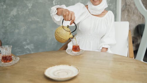 有关傾注, 女人, 杯子的免费素材视频