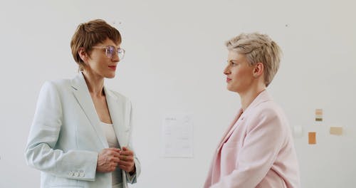 有关上班服, 双臂交叉, 同事的免费素材视频