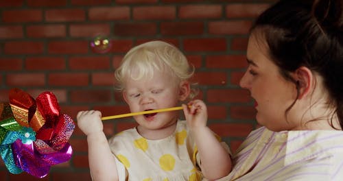 有关宝宝, 幼儿, 握住的免费素材视频