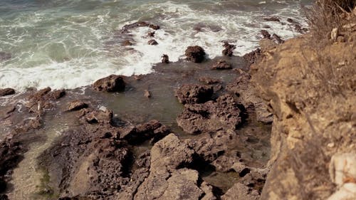 有关岩石, 波浪撞击, 海岸的免费素材视频