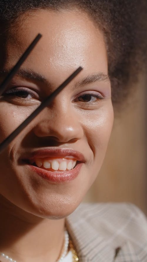 有关垂直视频, 年轻, 微笑的免费素材视频