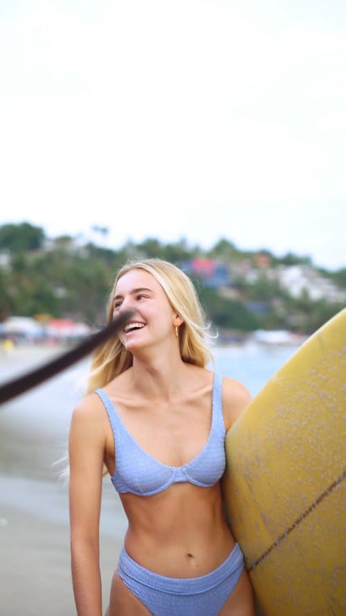 有关垂直视频, 大笑, 女人的免费素材视频