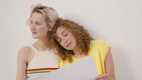 有关一对, 倚, 同志文化的免费素材视频