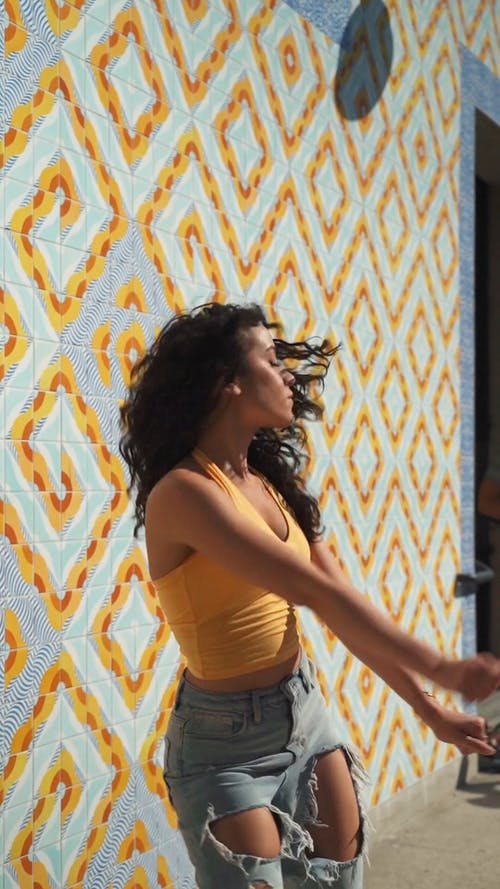 有关垂直视频, 女人, 卷发的免费素材视频