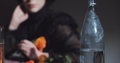 有关人, 在桌子上, 坐的免费素材视频