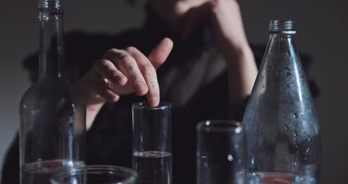 有关不一样, 坐, 女人的免费素材视频