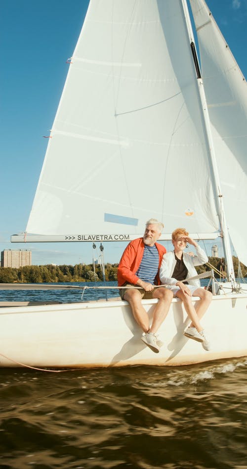 有关坐, 垂直视频, 年轻人的免费素材视频