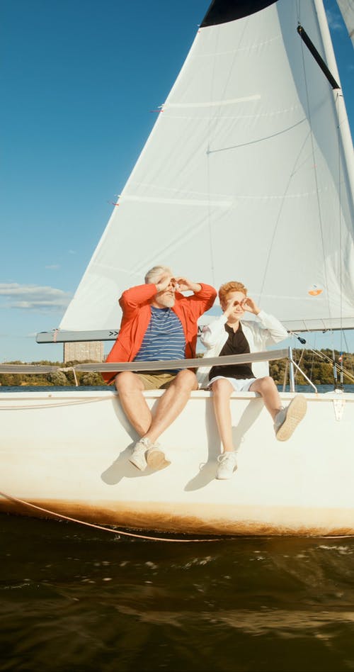 有关一起, 坐, 垂直视频的免费素材视频