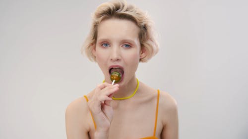 有关吃, 女人, 棒棒糖的免费素材视频