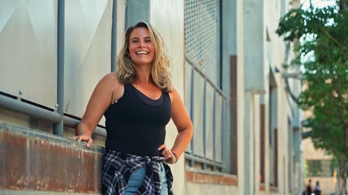 有关女人, 微笑, 摆姿势的免费素材视频