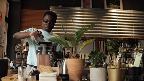 有关咖啡师, 咖啡店, 咖啡厅的免费素材视频