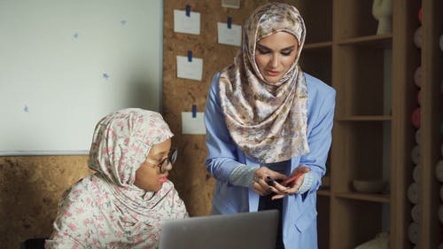有关企业家, 伊斯兰教, 同事的免费素材视频