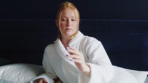 有关修剪指甲, 化妆品, 吹的免费素材视频