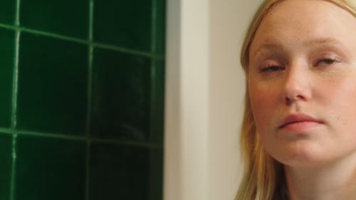 有关人, 浴室, 滚子的免费素材视频