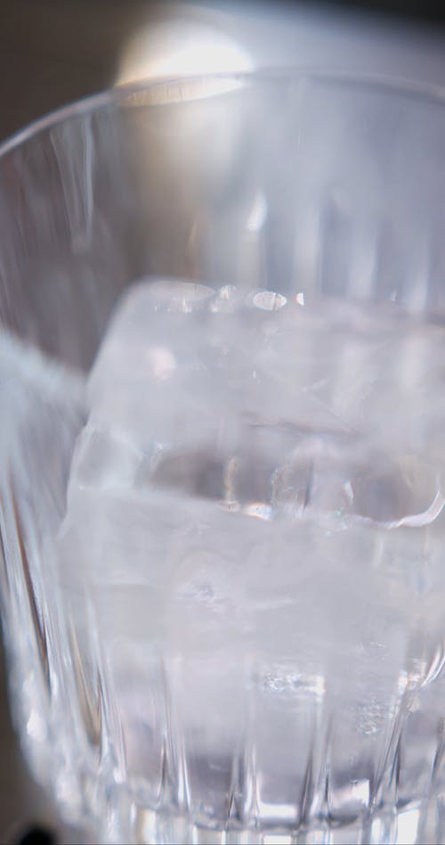 有关冰块, 喝, 垂直视频的免费素材视频