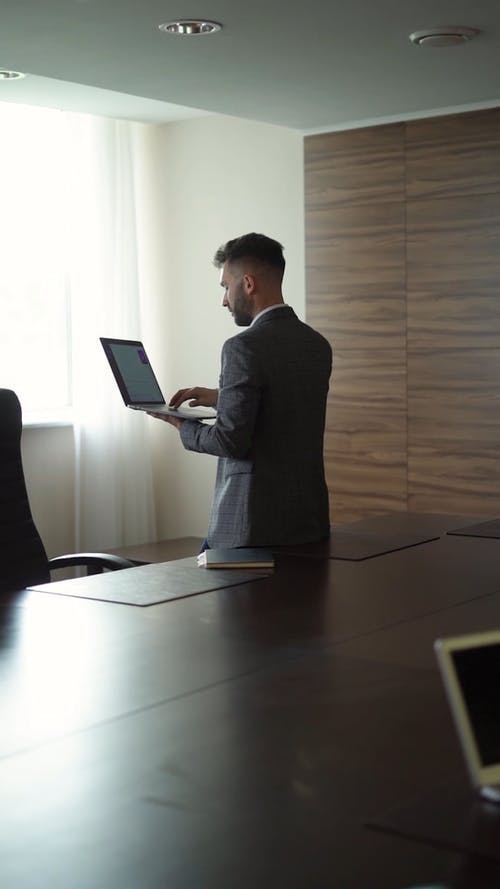 有关上班服, 人, 垂直视频的免费素材视频