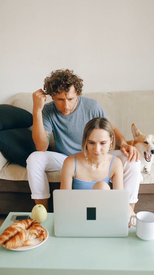 有关一对, 人, 在家的免费素材视频