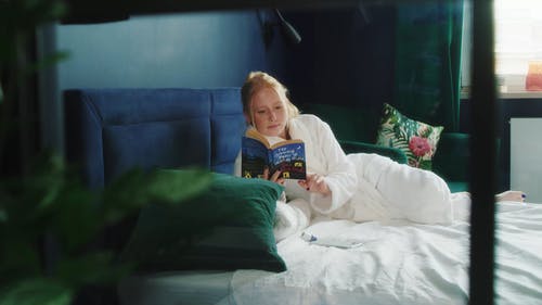 有关人, 呼叫, 床的免费素材视频