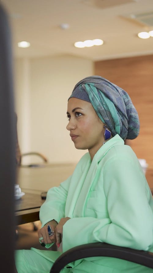 有关倾听, 咖啡, 坐的免费素材视频