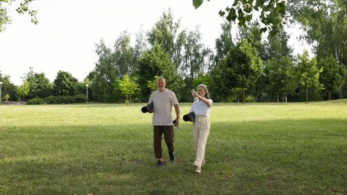 有关不倒翁, 公园, 握住的免费素材视频