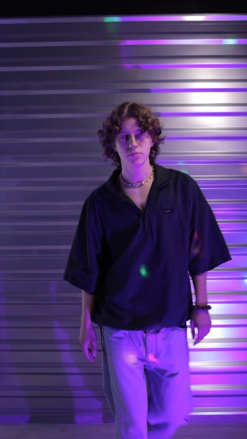 有关led 灯,人,垂直视频的免费素材视频