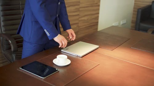 有关3C用品, 人, 商务套装的免费素材视频