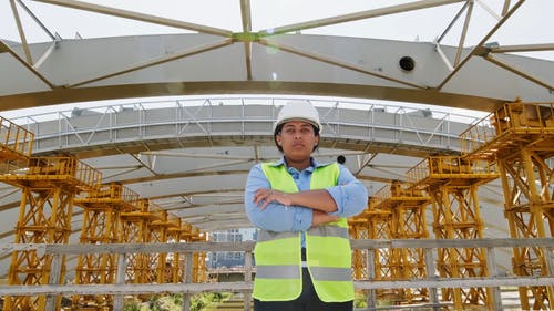 有关双臂交叉, 安全带, 工人的免费素材视频