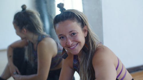 有关v形, 人, 反射的免费素材视频