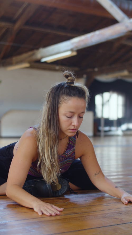 有关伸展, 健康的生活型态, 垂直视频的免费素材视频